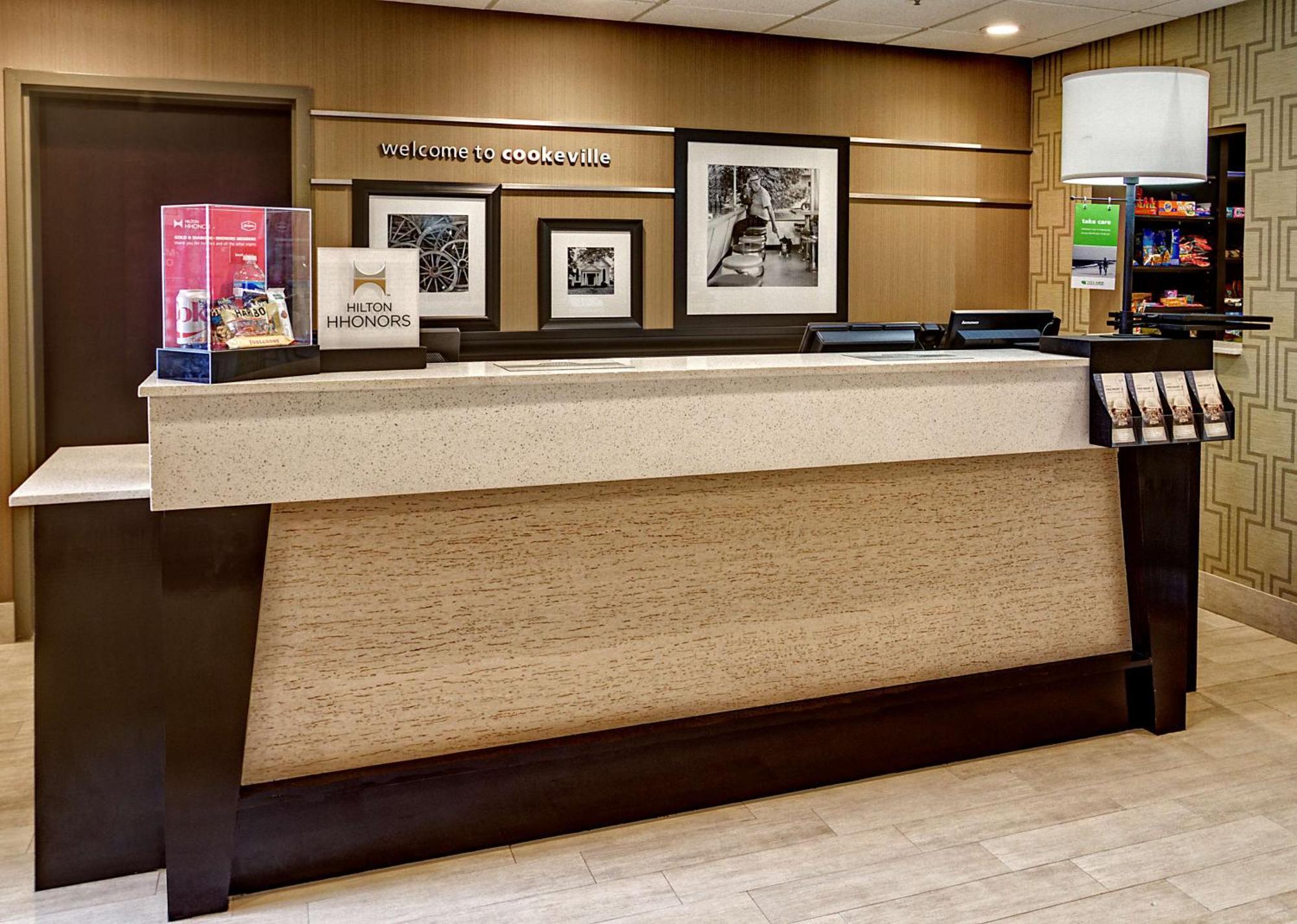 Hampton Inn Куквилл Экстерьер фото
