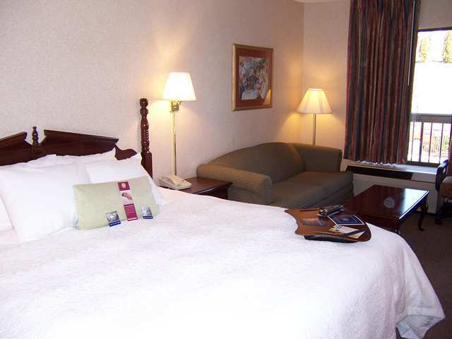 Hampton Inn Куквилл Номер фото