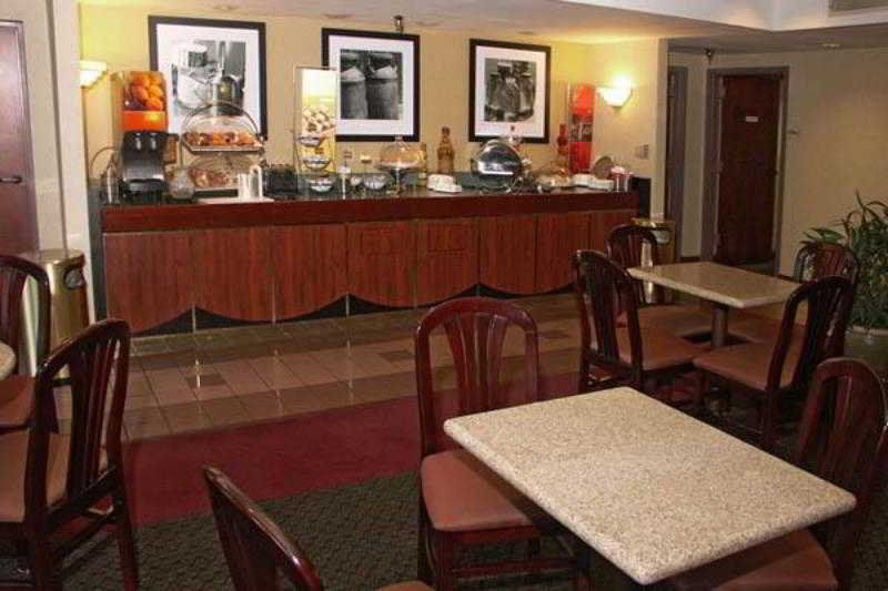 Hampton Inn Куквилл Экстерьер фото
